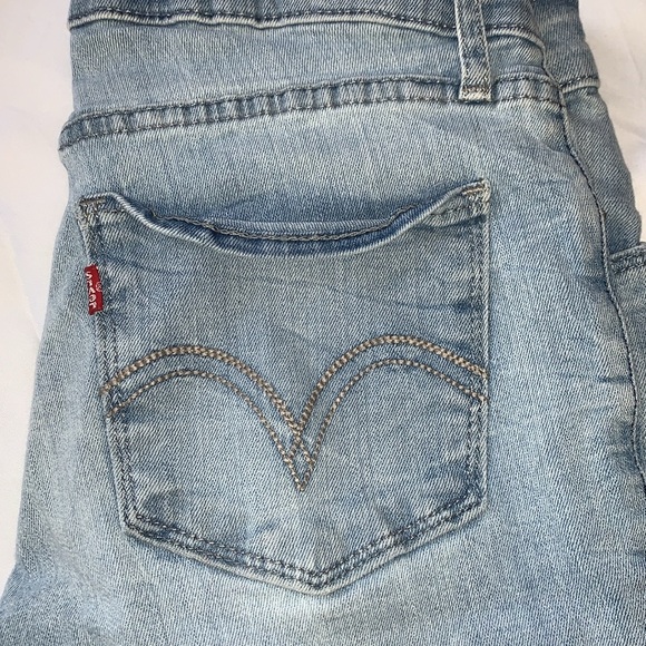 Gently Loved Skinny Levis Jeans - Picture 3 of 6